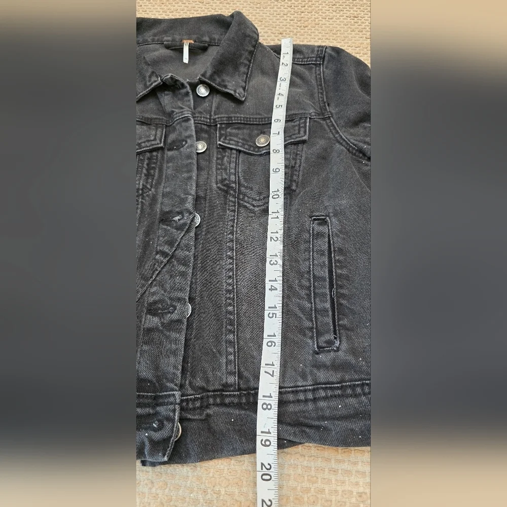 Free People Women’s Jean Jacket Rumors Denim in Washed Black Button Up Size XS - Picture 11 of 15